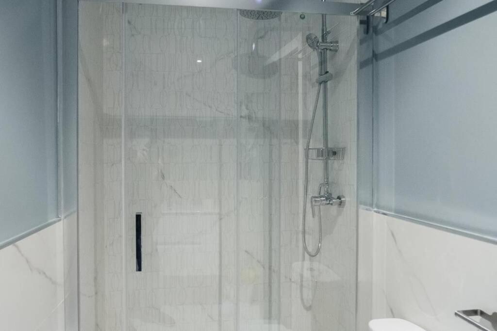 Apartamentos Plaza De Pedro Zerolo III Madrid Bagian luar foto