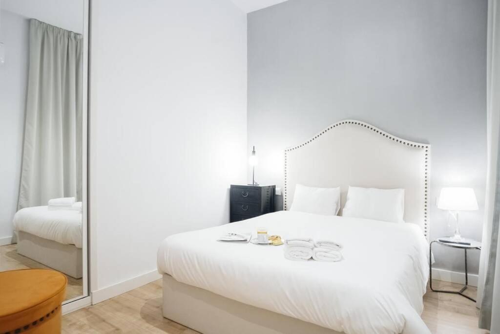 Apartamentos Plaza De Pedro Zerolo III Madrid Bagian luar foto