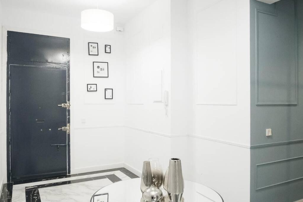 Apartamentos Plaza De Pedro Zerolo III Madrid Bagian luar foto