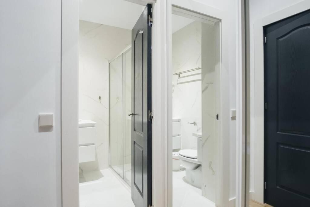 Apartamentos Plaza De Pedro Zerolo III Madrid Bagian luar foto