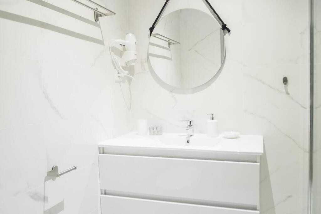 Apartamentos Plaza De Pedro Zerolo III Madrid Bagian luar foto