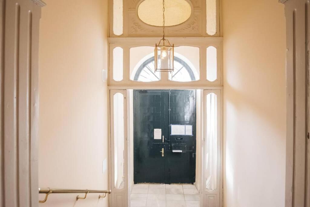 Apartamentos Plaza De Pedro Zerolo III Madrid Bagian luar foto