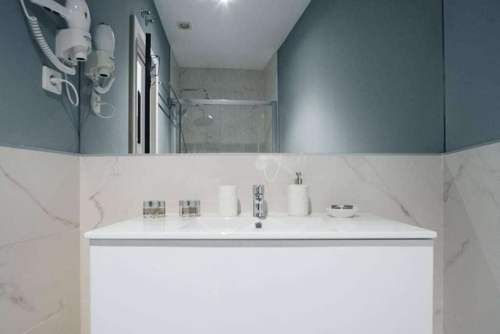 Apartamentos Plaza De Pedro Zerolo III Madrid Bagian luar foto