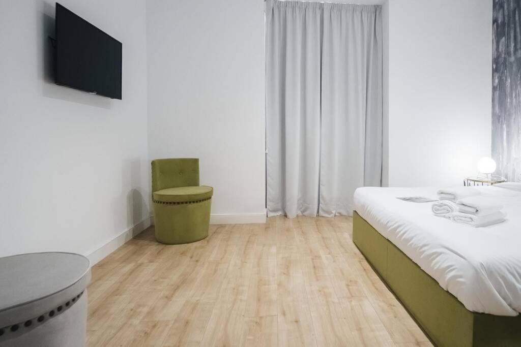 Apartamentos Plaza De Pedro Zerolo III Madrid Bagian luar foto